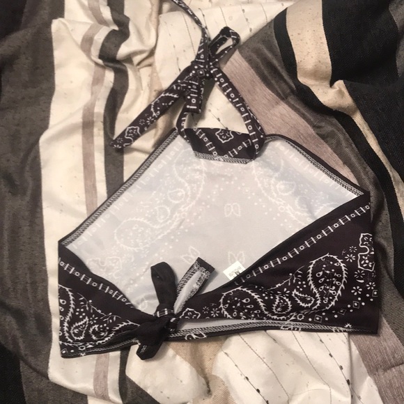 Halter top - Picture 2 of 2